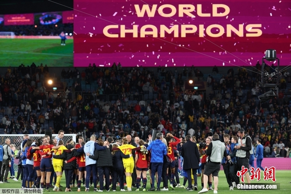 Spanish players celebrate winning the World Cup.